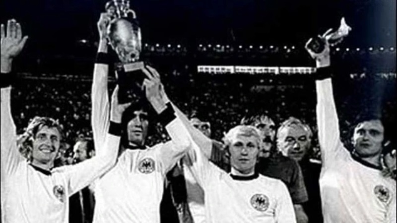 Tiệp Khắc vô địch Euro 1976